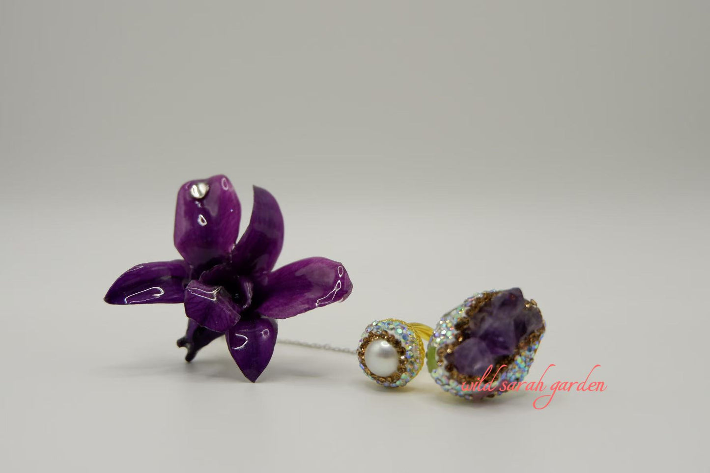 one of a kind (only one available) Handmade Ring Set with Amethyst, Preserved Fresh Flower and Phalaenopsis。