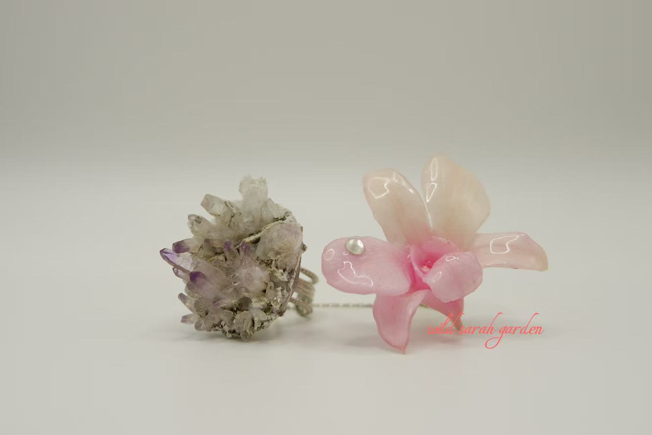 one of a kind (only one available)  Handmade Ring Set with Cruz Crystal and Light Pink Phalaenopsis