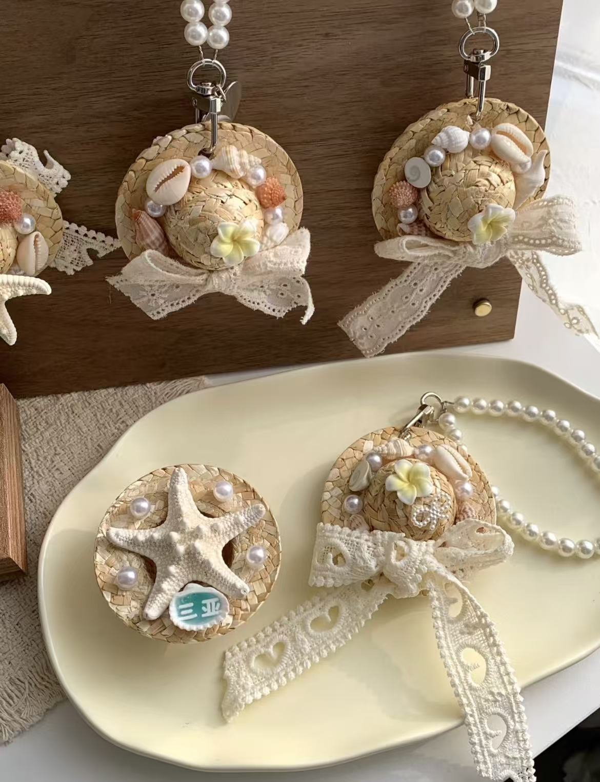 Shell and straw hat charm