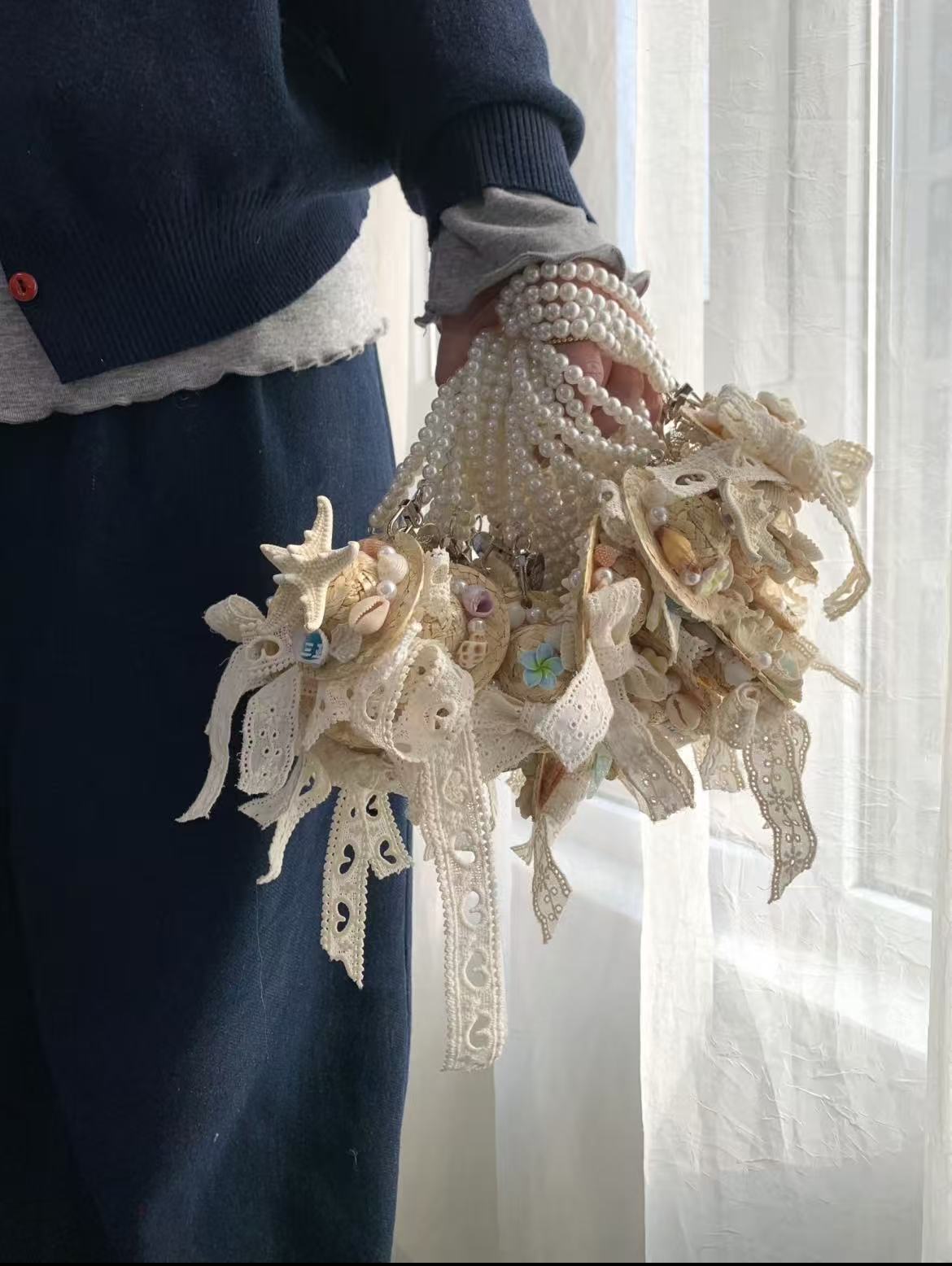 Shell and straw hat charm
