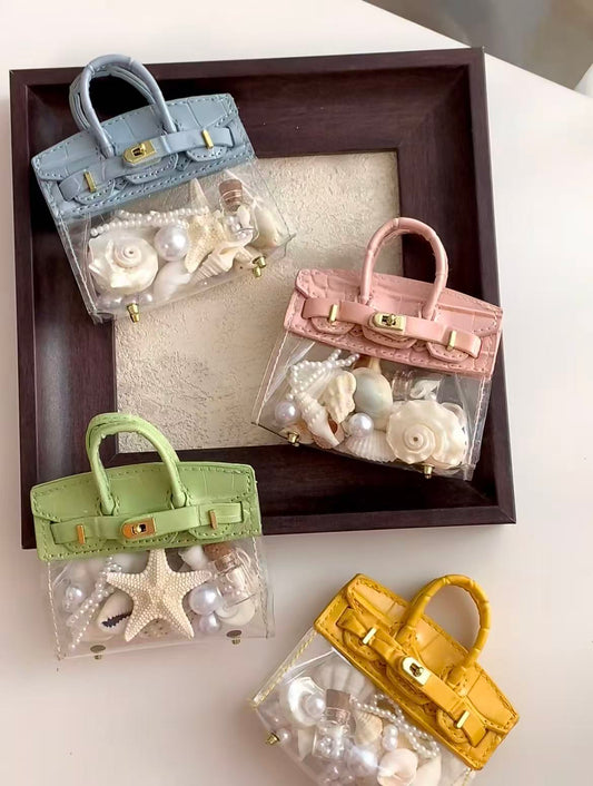 Shell-shaped handbag fridge magnet