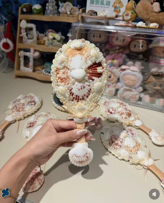 Shell-shaped hand mirror
