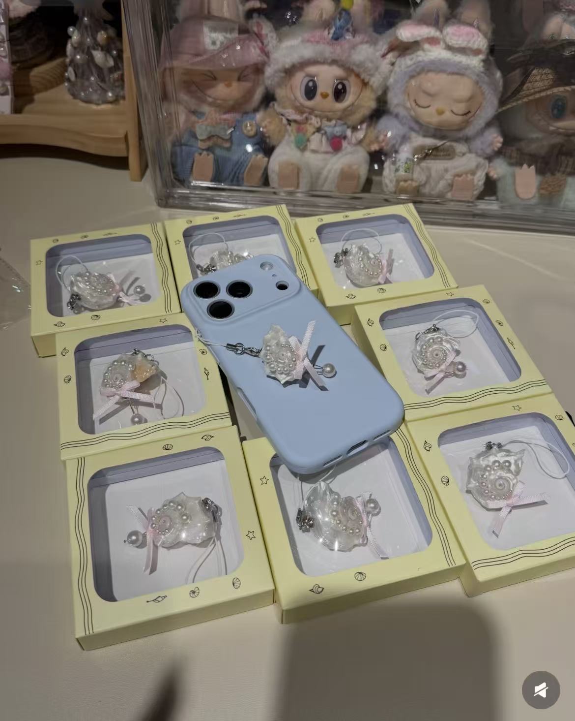 Shell-shaped mobile phone charm