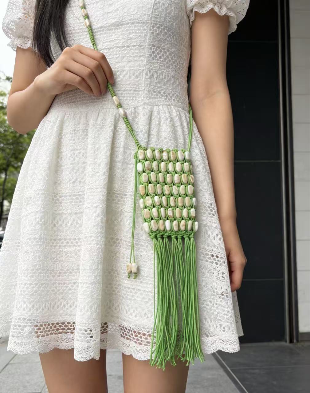 Shell Woven Tassel Bag