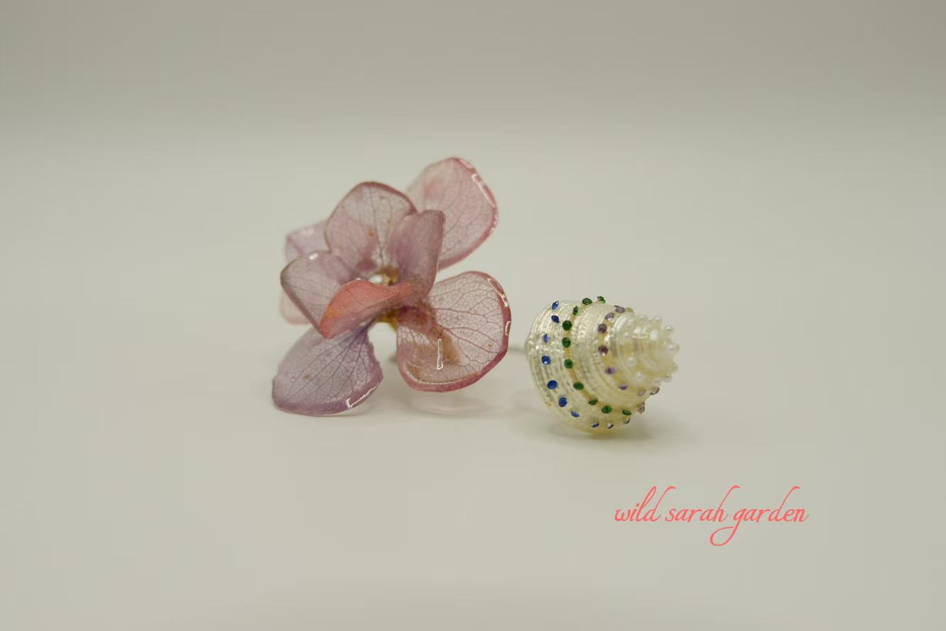 one of a kind (only one available)  Handmade Ring Set with Turritella Shell and Light Purple Hydrangea