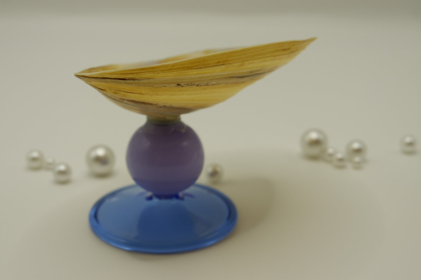 Pearl oyster cup