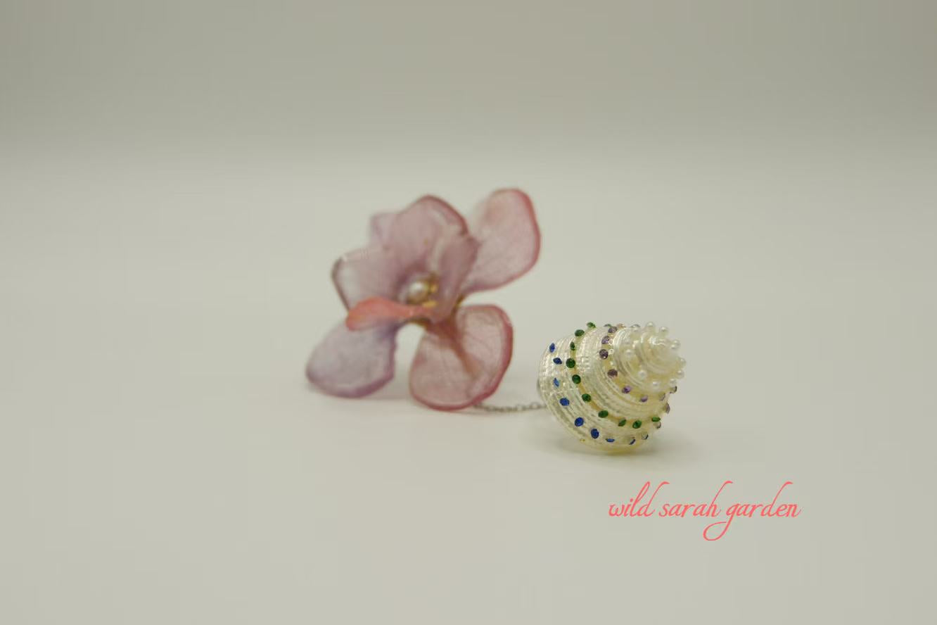 one of a kind (only one available)  Handmade Ring Set with Turritella Shell and Light Purple Hydrangea