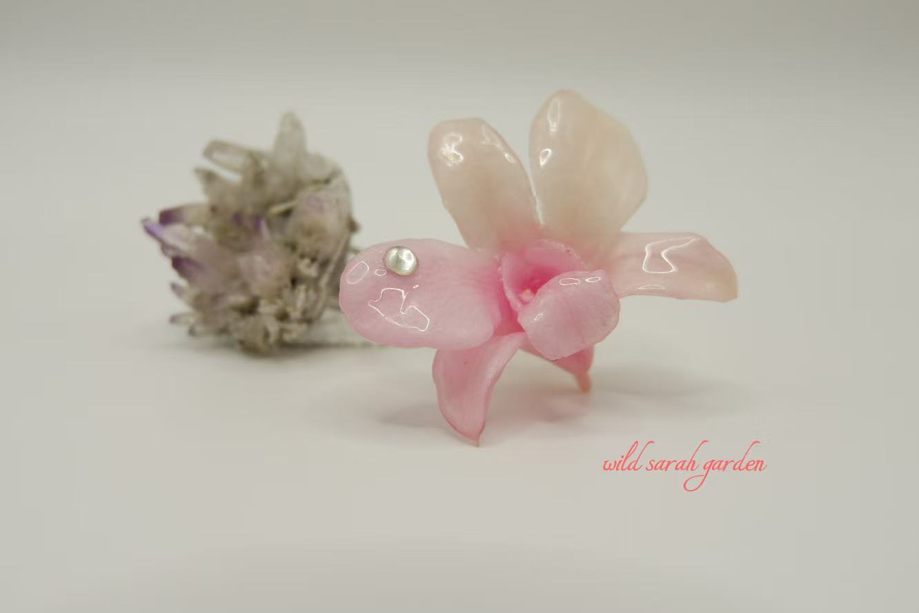 one of a kind (only one available)  Handmade Ring Set with Cruz Crystal and Light Pink Phalaenopsis