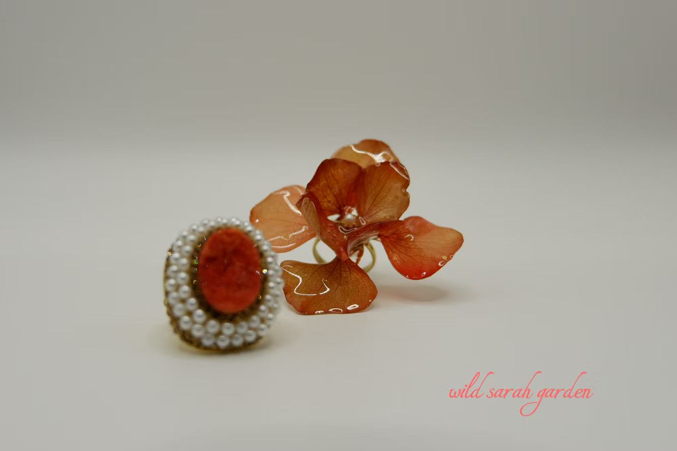 one of a kind (only one available)  Handmade Ring Set with Orange Crystal Ore and Japanese Preserved Hydrangea